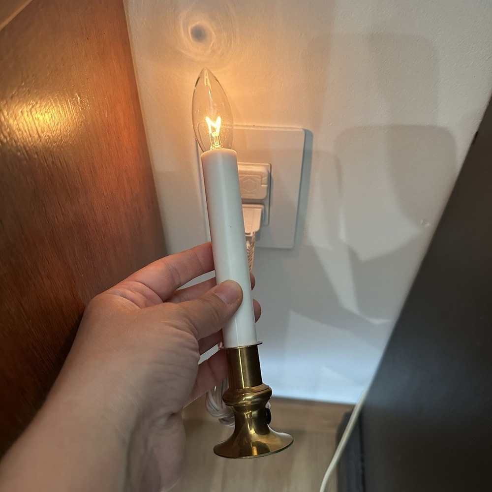 VTG (3) New Electric Window Candle Lamp Brass Base Dusk to Dawn Sensor - Picture 5 of 6